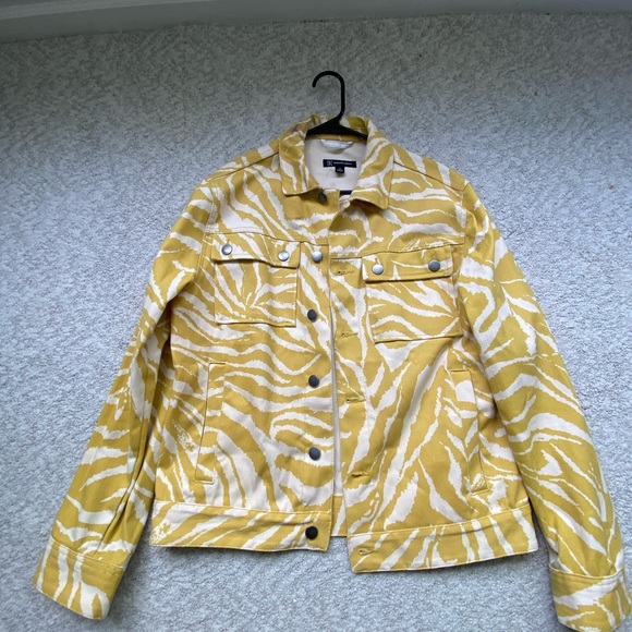 Men’s Yellow Jacket - Picture 1 of 2